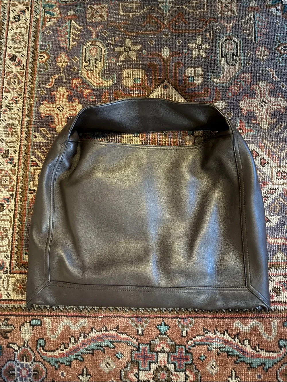 $3900 Bottega Veneta Medium Silky Hop Leather Hobo Bag in Brown Large